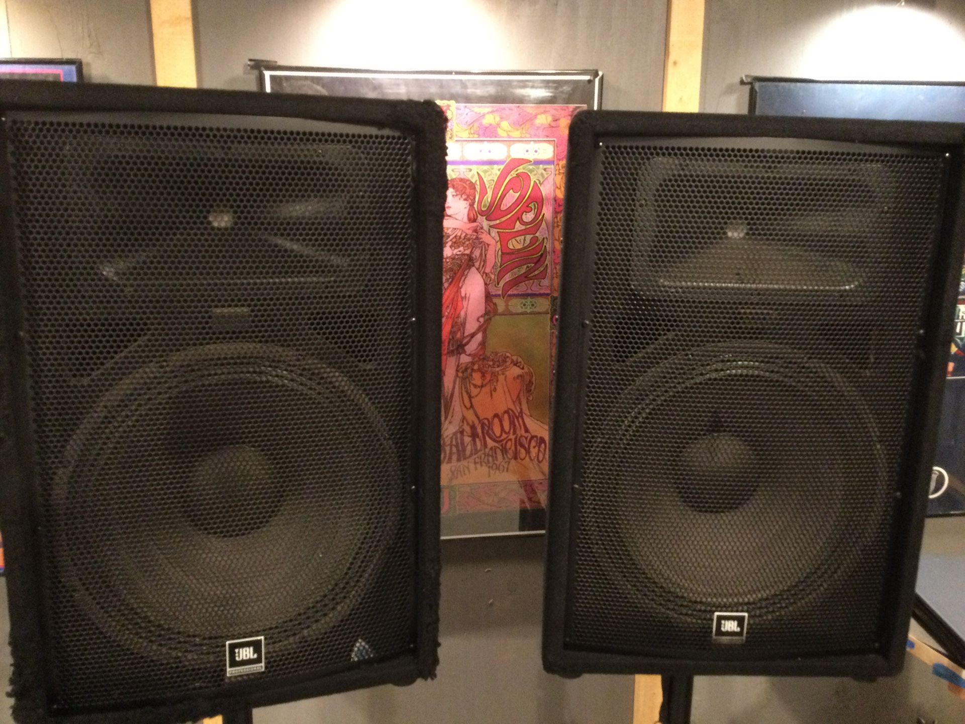 JBL JRX200/215 PA Speakers X2( Pro Audio For Medium To Large Venues, . With Stands.
