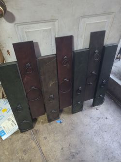 Wooden wine bottle wall mount