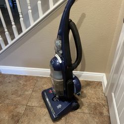 Bissell Vacuum Cleaner With Automatic Cord Rewind 