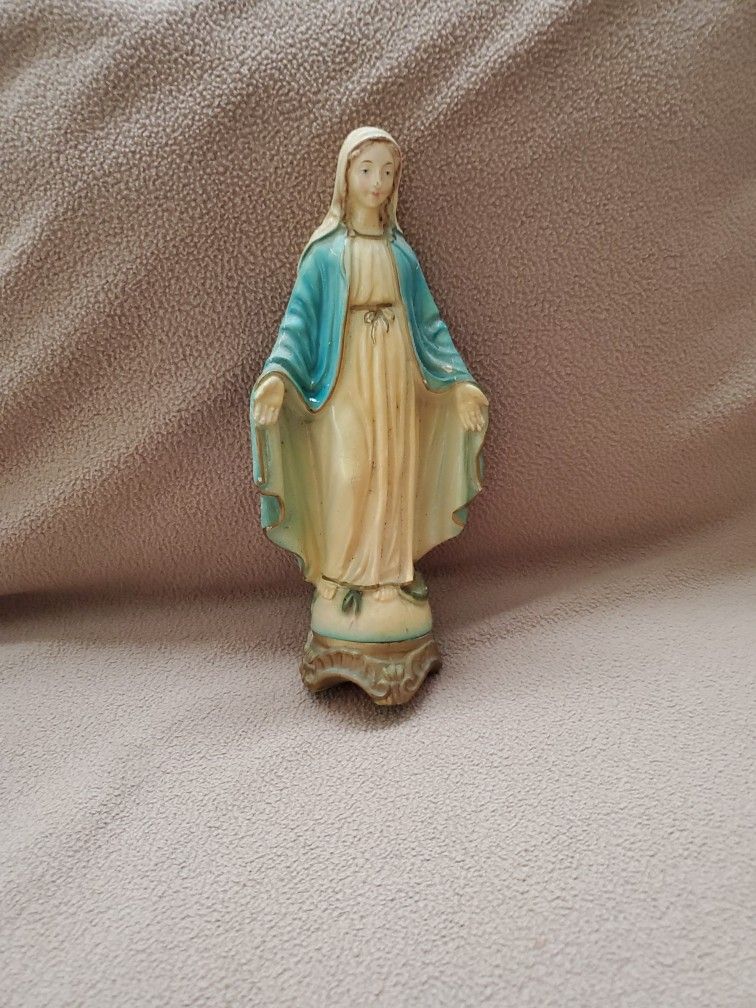 8" Tall Virgin Mary Statue