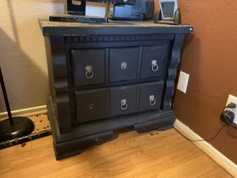 End table, small dresser, night stand