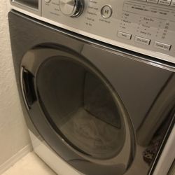 Kenmore Elite Gas Dryer with steam refresh like new