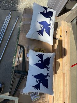 Patio pillows
