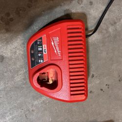Milwaukee M12 Charger 