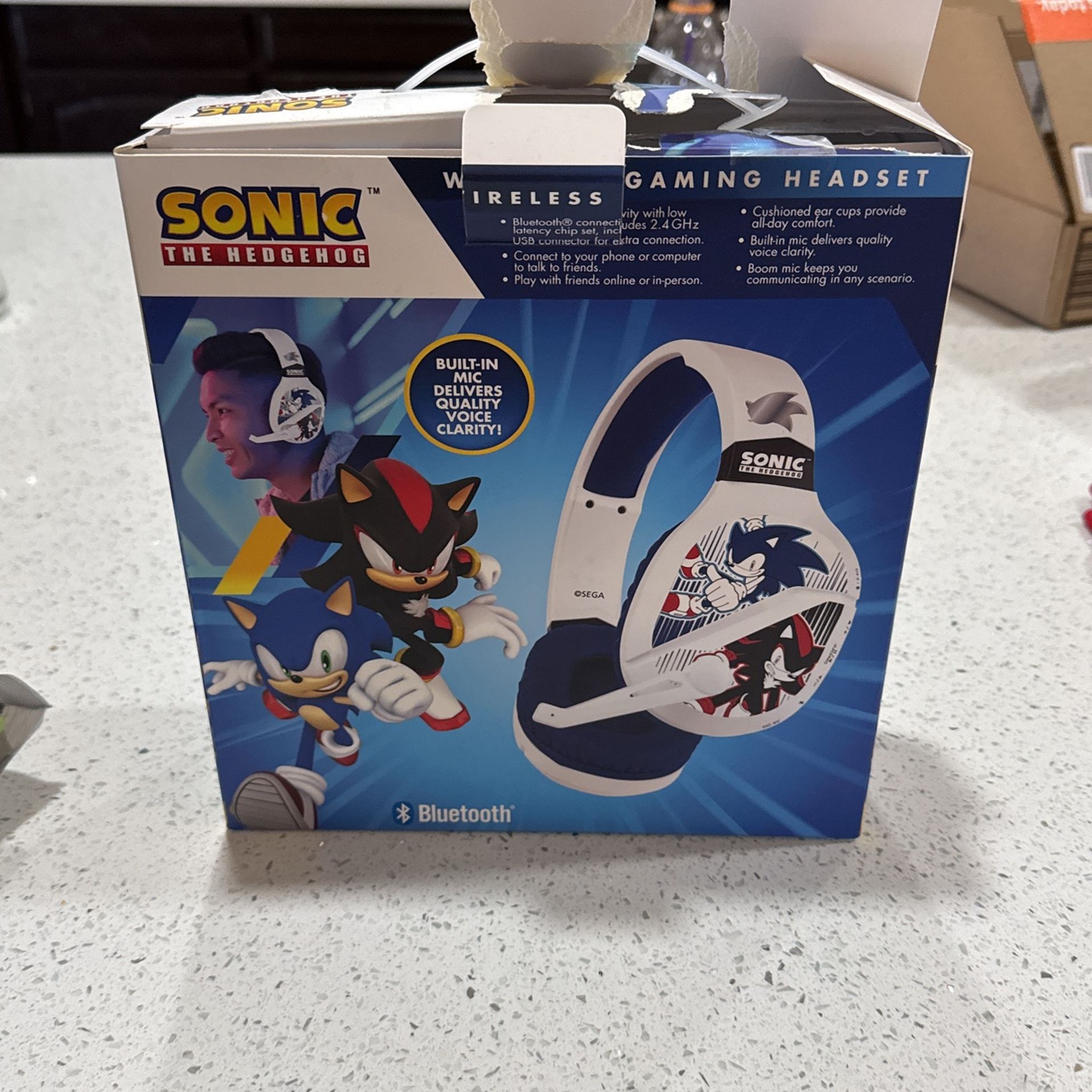 Brand new gaming headset, boxes is open but never used