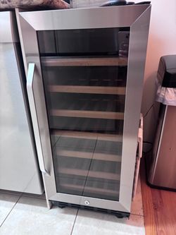 LANBO Wine Refrigerator / Cooler – Needs Repair – $50