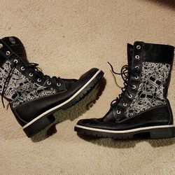 Timberland woman's 9m black and gray leather high top  boots.   Like New 60.00 OBO