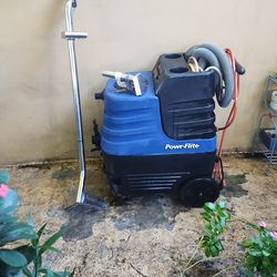 Carpet cleaning machine