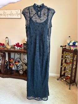 Women’s Dress.  Size 6