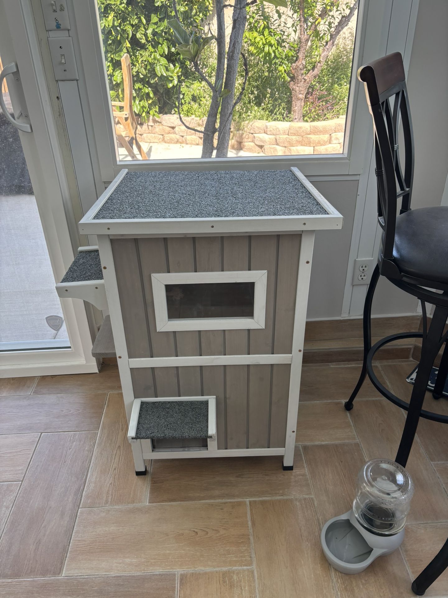 Cat House. Brand new.!!