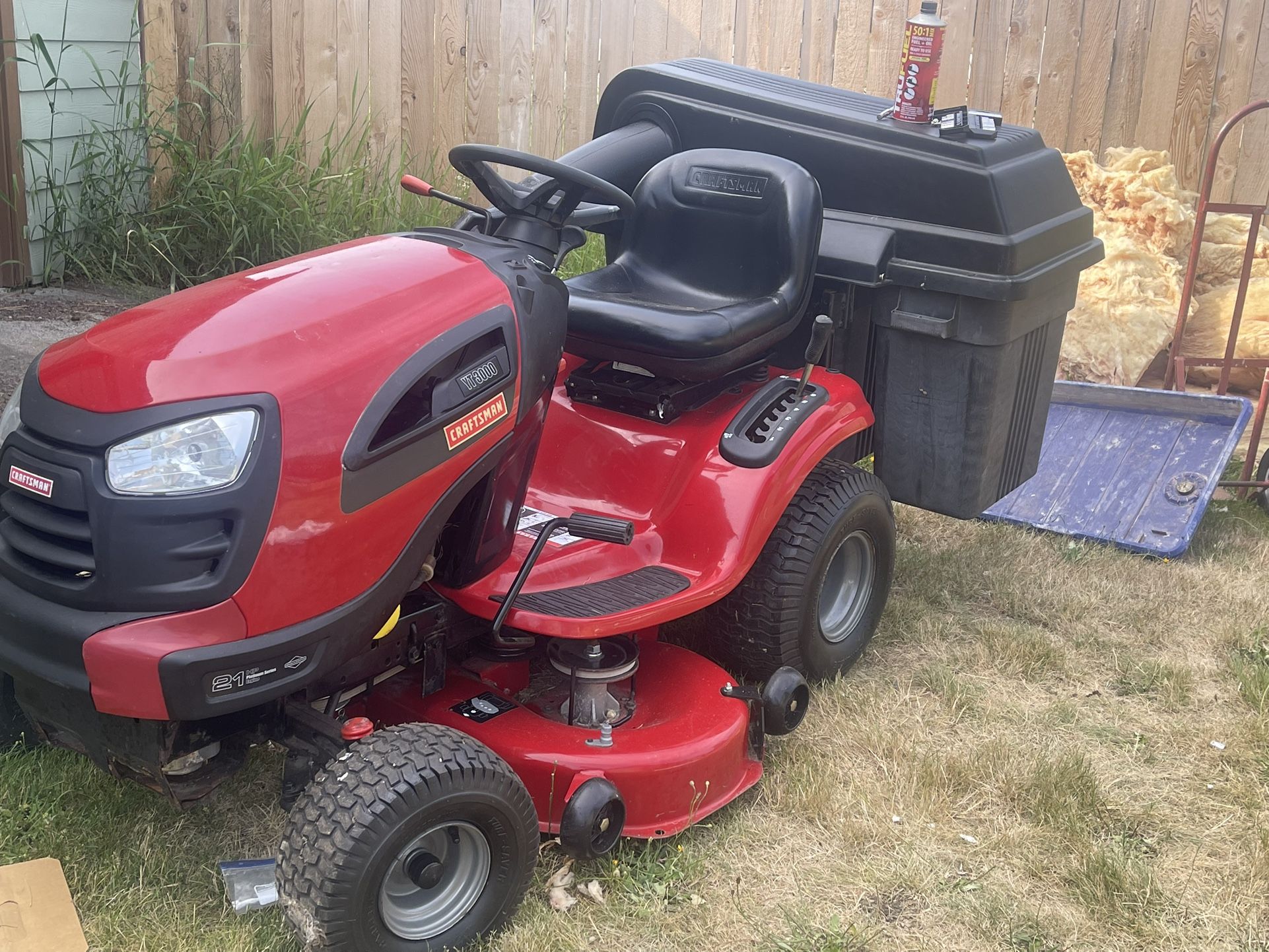 Craftsmen YT 3000 21.0 HP Riding Lawn Mower With Power Scooper Attachment for Sale in Marysville WA OfferUp