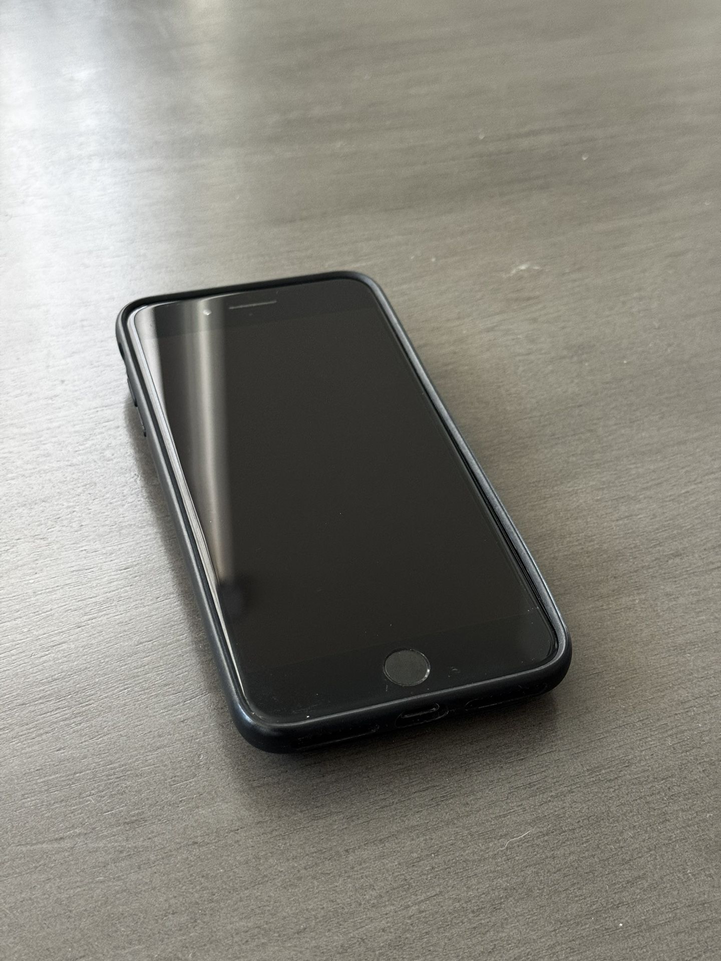 iPhone 7 Plus (Black and Red Case)