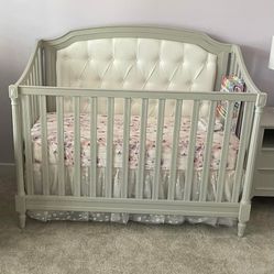 Pottery barn Kids Blythe Convertible Crib Great Shape!!
