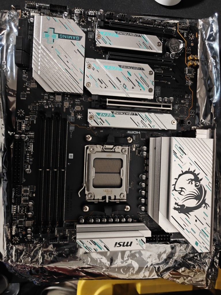 X670E Motherboard And 32 GB Of Ddr5 6000 Mhz Ram 