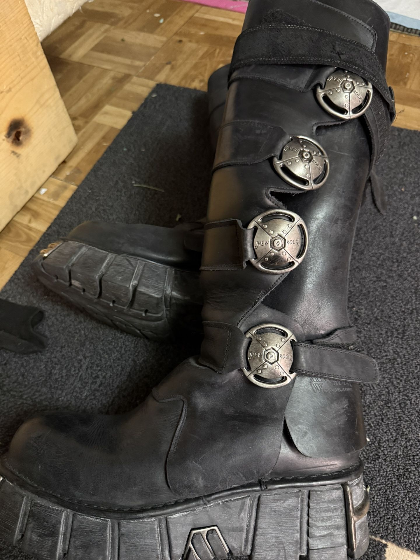 LEATHER  PUNK ROCK MOSH BOOT