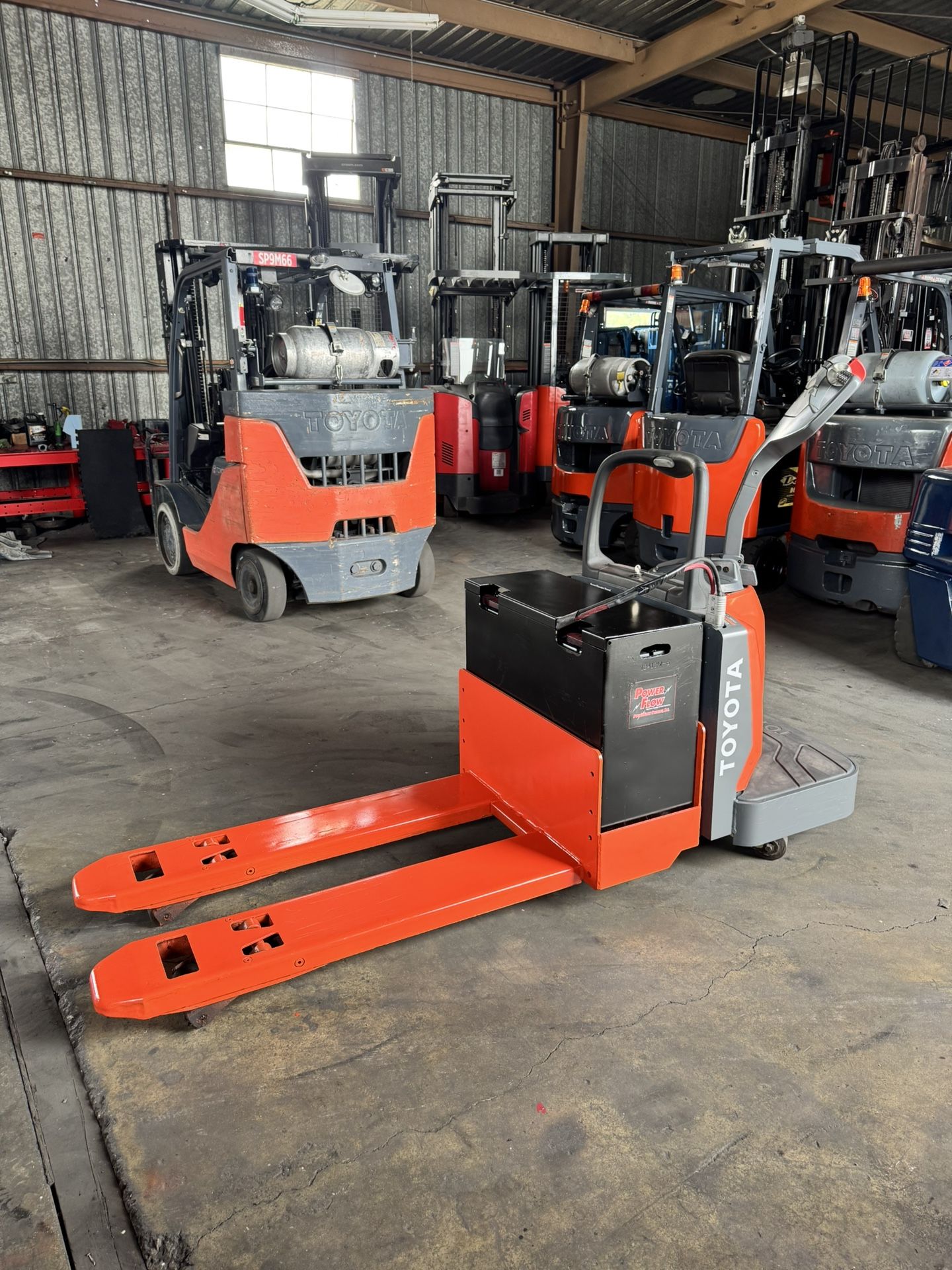 TOYOTA FORKLIFT RIDER PALLET JACK