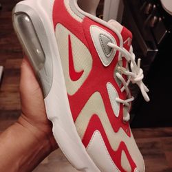 AIRMAX 200 SIZE 10.5 