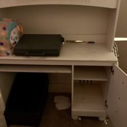 Computer Desk With Hutch