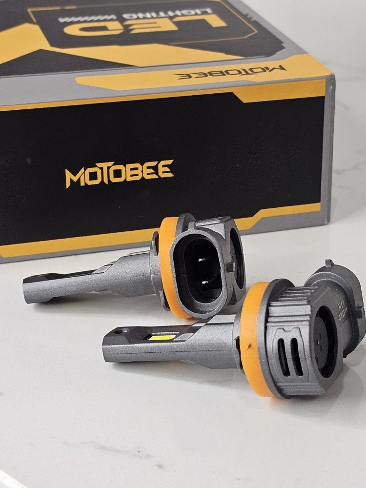 MOTOBEE 2 Pair of H11 and 2005 LED Light Bulbs