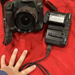 Canon Eos 1 D Mark III WITH 2 Battery