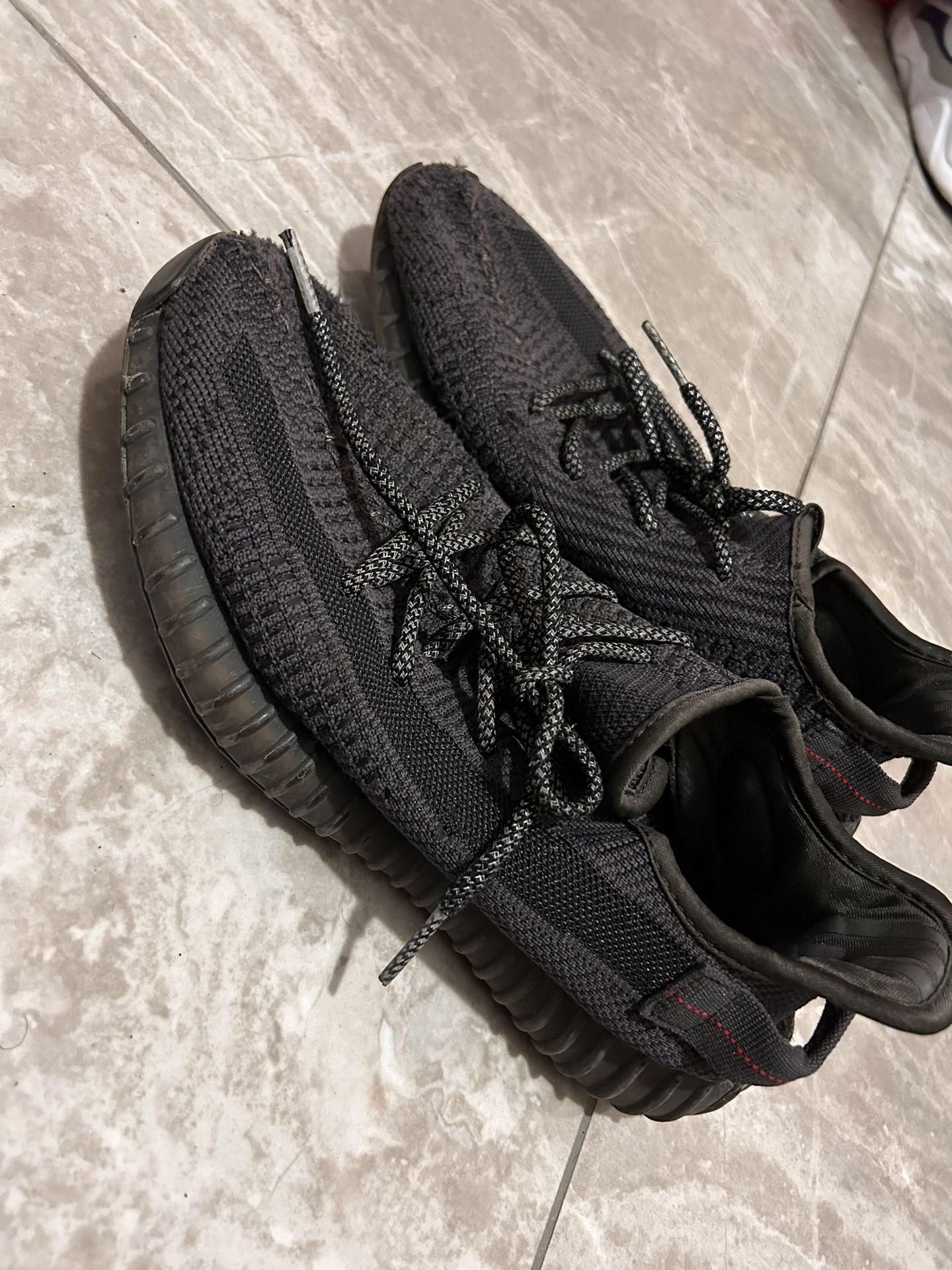Adidas Yeezy Boost 350 V2 Size Men's US 9.5 USED