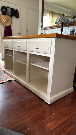 Dresser/Buffet/ Console/ Sideboard