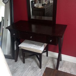Vanity Make Up Table 