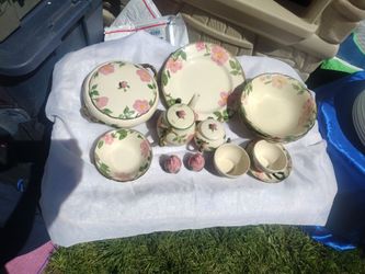 Full tote of Franciscan dishes vintage  more in tote   it's full!!!