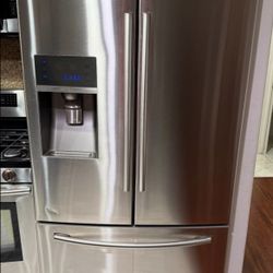 Samgsung Refrigerator 