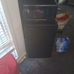 Mini Fridge 