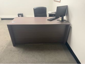 Two brand new office desks with keys  (2)