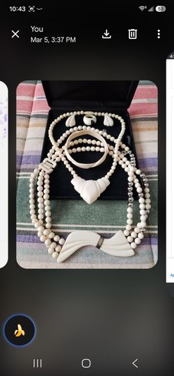 Beautiful & Elegant Vintage 5pc Carved Faux Ivory Jewelry Set