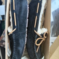 Ugg Slip On Moccasins Size 6 Us Men