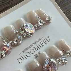 Luxury nude-gradient press-on nail