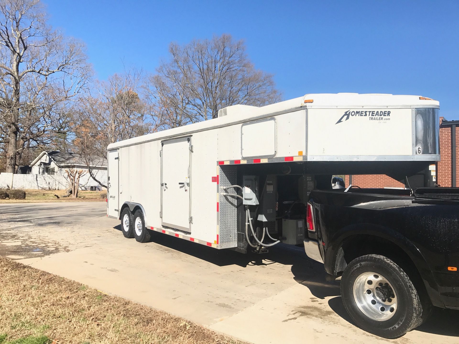 2011 ENCLOSED TRAILER