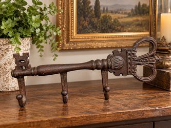Vintage-Style Cast Iron Skeleton Key Wall Hook Rack – Rustic 3-Hook Key Holder