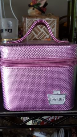 Small caboodle w zipper closure