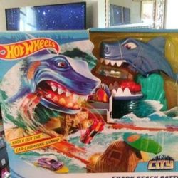Hot Wheels Shark Beach Battle