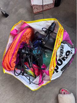 Bag of inflatables with 2 pumps FREE