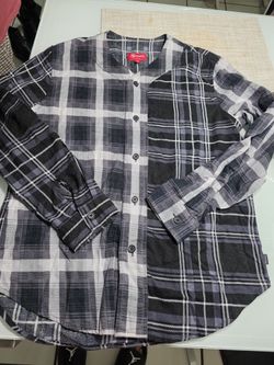 Camisa SUPREME 100 Algodón Size M Como Nueva en Un Precio Insuperable Para La Marca 