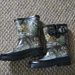 Magellan Outdoors Boy Rain Boots Size 1 (NEW)