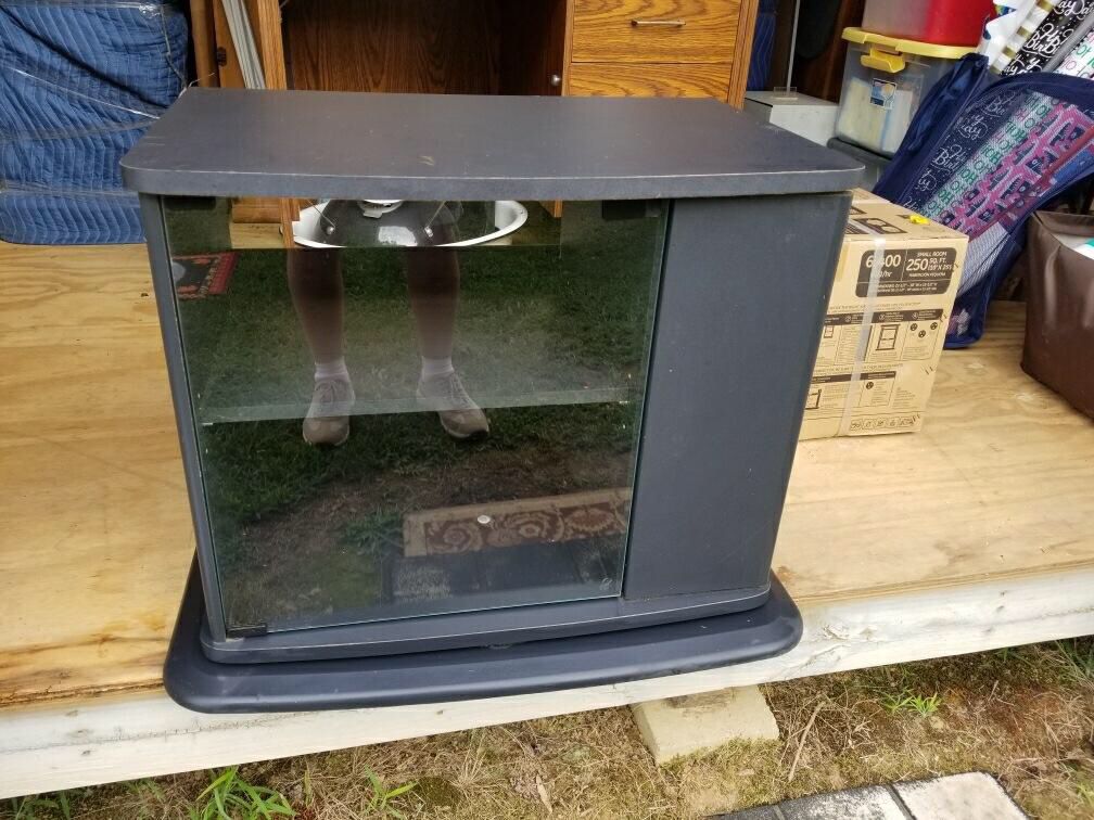 Small swivel tv stand