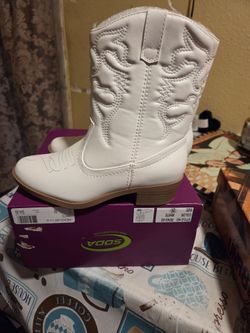 Botas de nina  nuevas
