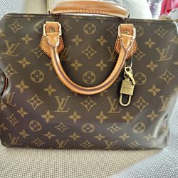 LV Speedy 30 Authentic for Sale in Naperville, IL - OfferUp
