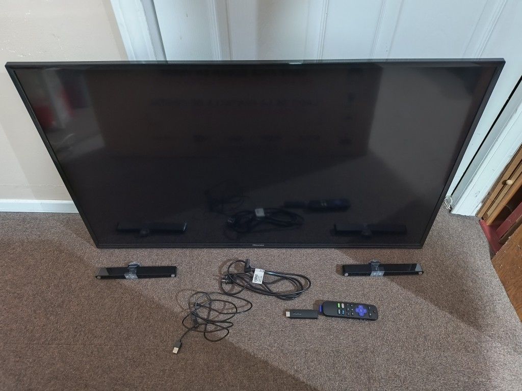 Hisense 42" 1080P Smart TV with Roku, Stand, Roku Remote - Works Great!
