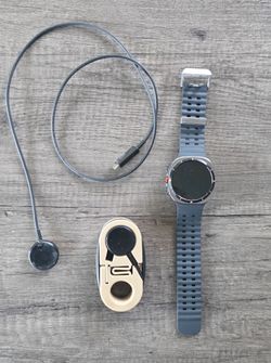 Samsung Galaxy Watch Ultra SM-L705U 47mm LTE Titanium Black + 2 Extra Chargers
