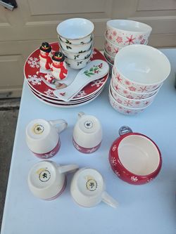 Set Christmas dishes