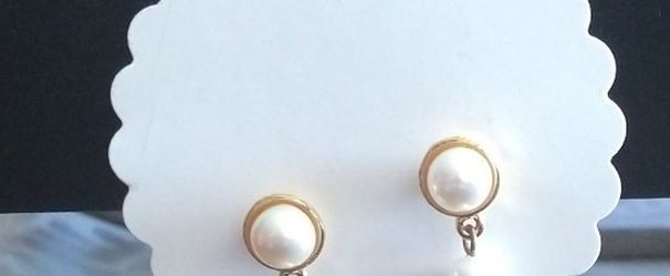 Goldt-Tone Dangle Pearl Wedding Earrings.