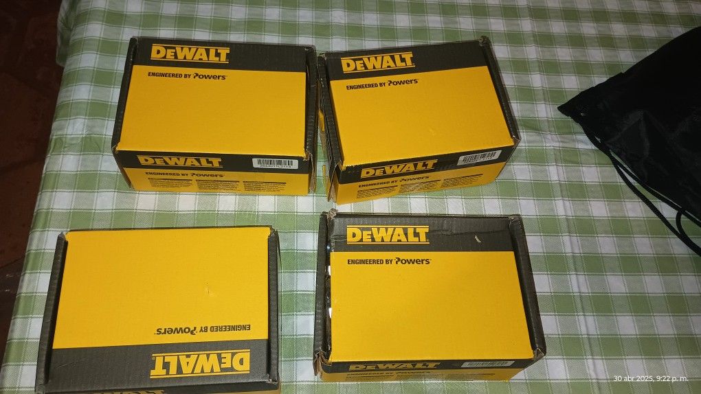 Tengo Estás 4 Cajas De Anklas De Expansión Anklebolt De 3/8 X 3 3/4 50 Piezas Por Caja 