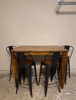 Table & chairs